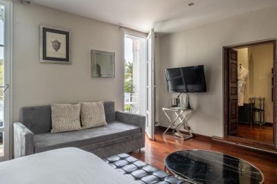 Deluxe Double Room with Terrace & Hot Tub - Sea Views 5