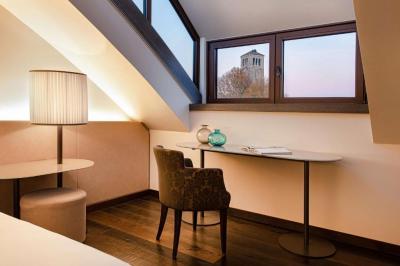 Habitaci&oacute;n Premium con cama extragrande 9