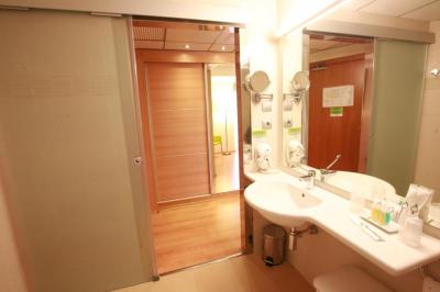 Single Room with Balcony 3