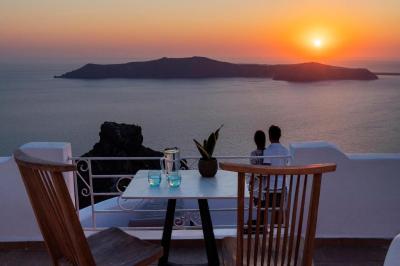 Suite Luna de miel con ba&ntilde;era de hidromasaje al aire libre y vistas a la caldera 3
