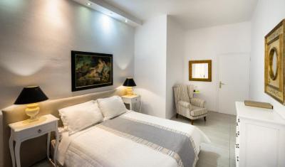 Suite de 2 dormitorios con vistas interiores y piscina privada 9