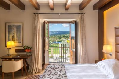 Deluxe Double or Single Room 6