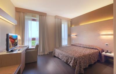 Superior Double or Twin Room with Spa Access 8