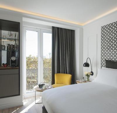 Junior Suite with Balcony 4
