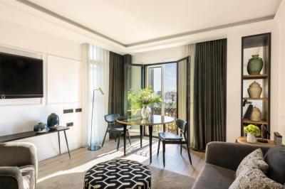 Suite with Sea View 5