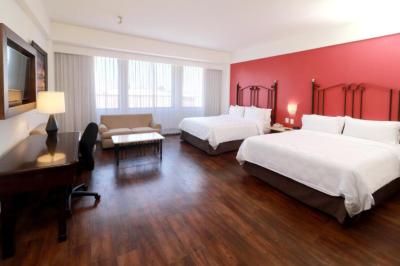Queen Room with Two Queen Beds - Non-Smoking 5