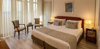 Double Room with Lake View 3