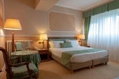 Deluxe Double Room 5