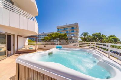 Superior Junior Suite with Lateral Sea View 9
