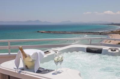 Royal Junior Suite Frontal Sea View 10