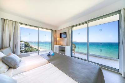 Double Room Frontal Sea View 14