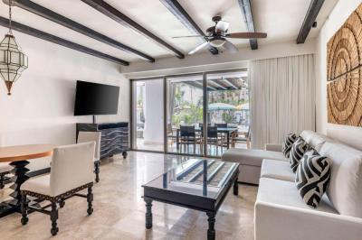 Two Bedroom Ninos with Pool View and Balcony 11
