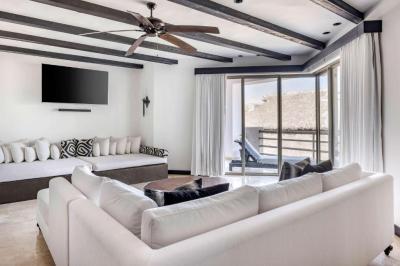 Three Bedroom Grand Penthouse with Ocean View 19