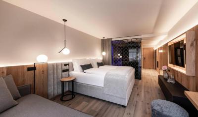 Deluxe Double Room with Balcony 7