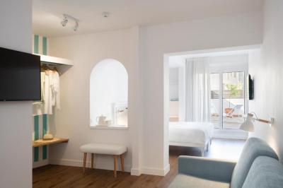Family Room with Terrace 5
