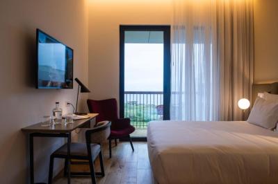 Superior Double Room with Side Sea View 2