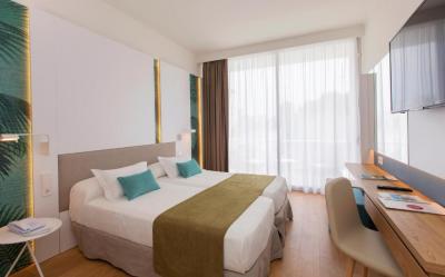 Double Room with Balcony 1