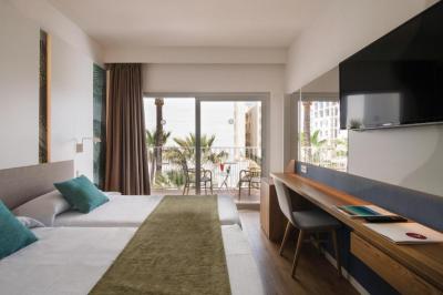 Double Room with Balcony - High Floor 5