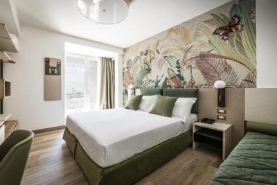 Double Room with Terrace 4
