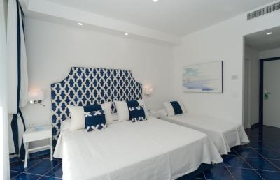 Habitaci&oacute;n Triple Deluxe con vistas al mar 8