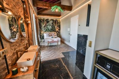 Deluxe Double Room with Sea View 4