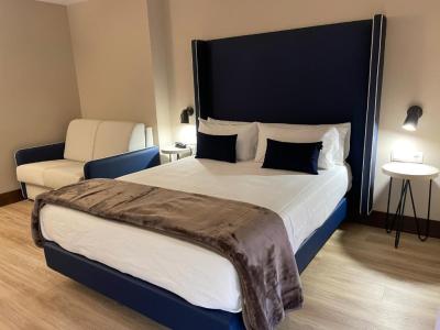 Habitaci&oacute;n doble matrimonial cama 1,50 10