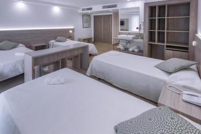 Chambre Familiale (3 Adultes + 1 Enfant) 17