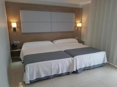 Zweibettzimmer (2 Erwachsene + 2 Kinder) 3