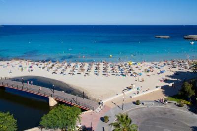 One-Bedroom Apartment with Sea View 4