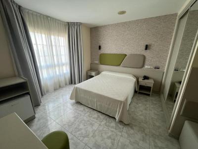 Deluxe Twin Room 6