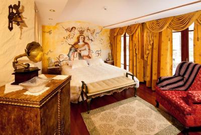Deluxe Double or Twin Room with Balcony 2