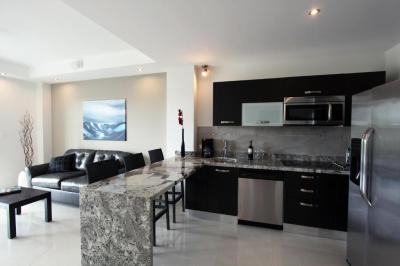 Suite Comfort con 2 Camere da Letto Principali, Cucina, Vasca Immersione ad Acqua Fredda, Soggiorno, 2 Bagni e 2 Balconi XL 8