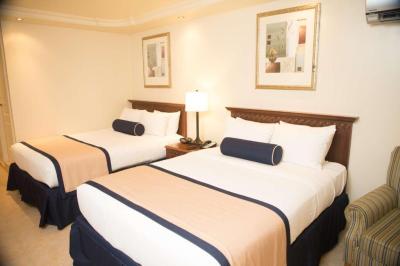 Standard Queen Room with Two Queen Beds 3