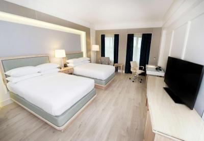 Executive Queen Room with Two Queen Beds 5