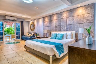 Deluxe King Suite with Pool View - Starfish 6