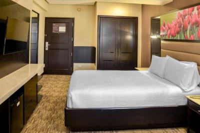Queen Room 5