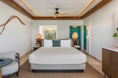 Signature King Casita with Soaking Tub and Lagoon View 3