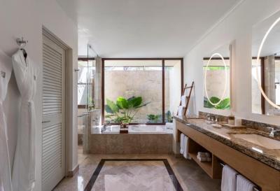 Signature Casita with Two Queen Beds and Soaking Tub - Lagoon View 7