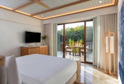 Beach Area King Casita with Butler Service 10