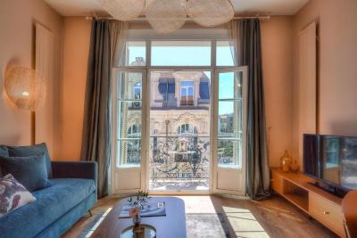 Lamartine Apartment 6