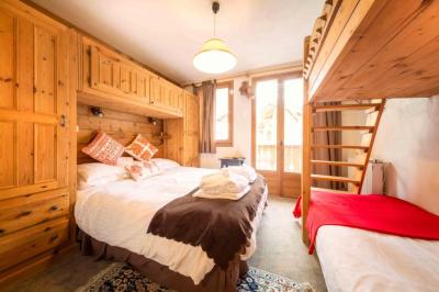 Family Room (2 Adults + 2 Children) 2
