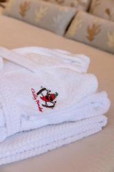 Suite with Spa Bath 3
