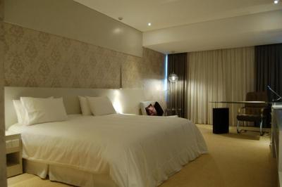 Deluxe King Room 2
