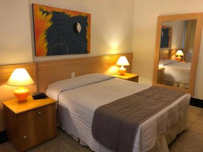 Habitaci&oacute;n de lujo con cama doble 3
