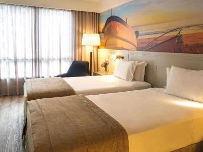 Twin Room with Two Twin Beds 4