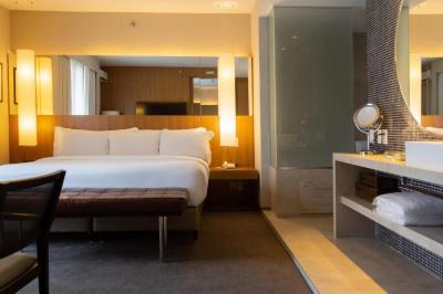 Suite with Spa Bath 9