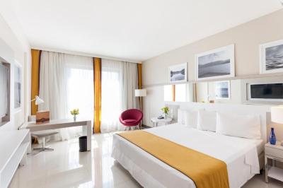 Luxury Apartment with pool view 5
