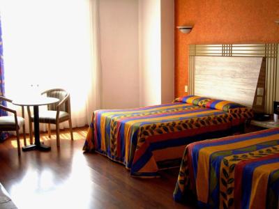 Doppelzimmer mit 2 Doppelbetten 1