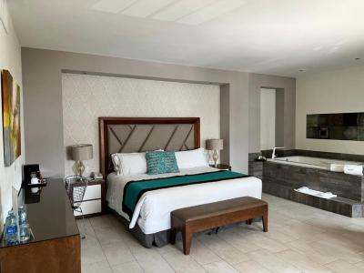 Deluxe Suite 6