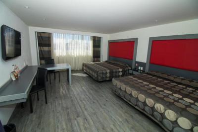Zimmer mit 2 Kingsize-Betten 2